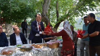  Edremit’te arıcı günü Kaymakam Ahmet Odabaş’ın öncülüğünde anlamlı bir ziyaretle