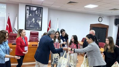 Belediye Başkanı Dursun Mirza, Erasmus Projesi kapsamında kente gelen gençlerle