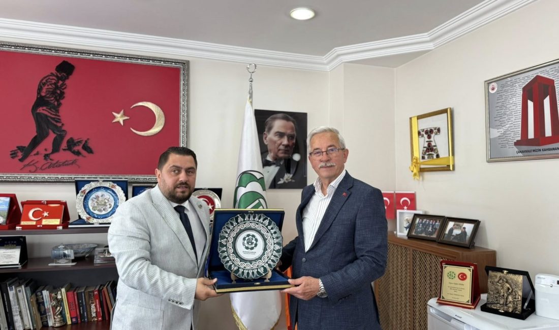 Başkan Karışık’tan Gümüşçay’a ziyaret Erdek Belediye Başkanı Burhan Karışık, kardeş şehir Gümüşçay’ı ziyaret ederek