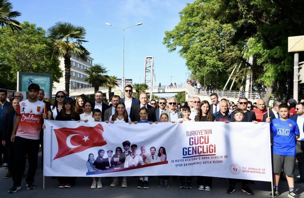 Balıkesir’de Gençlik Haftası start aldı 15-21 Mayıs tarihleri arasında Türkiye genelinde düzenlenen Gençlik Haftası, bu