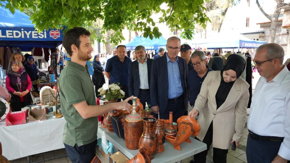 Sındırgı’da “Hayat Boyu Öğrenme Haftası” sergisi açıldı “Hayat Boyu Öğrenme Haftası” etkinlikleri çerçevesinde 2024-2025 eğitim-öğretim yılı yılsonu
