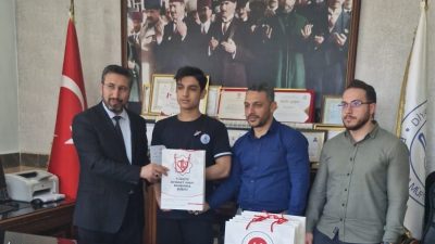 Bandırma Müftülüğü tarafından düzenlenen yarışmada dereceye giren lise ve üniversite