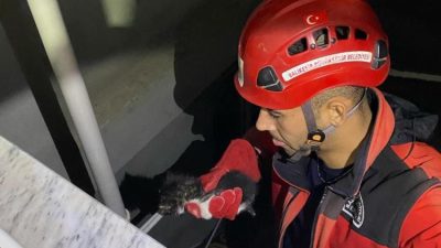 Gömeç İtfaiye Grup Amirliği ekipleri, Gömeç ilçesi Kemalpaşa Mahallesi Tulumba
