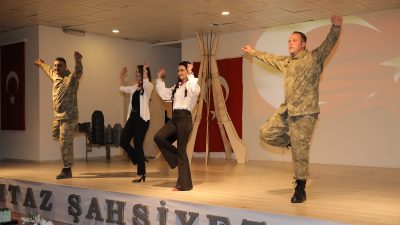 Bandırma 17 Eylül İlkokulu öğrencileri, “Mümtaz Şahsiyetler” projesiyle Türk tarihine