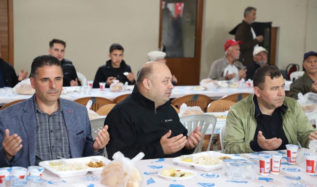 Gönen Belediye Başkanı İbrahim Palaz, mahalle halkıyla birlikte köy hayrına