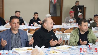 Gönen Belediye Başkanı İbrahim Palaz, mahalle halkıyla birlikte köy hayrına