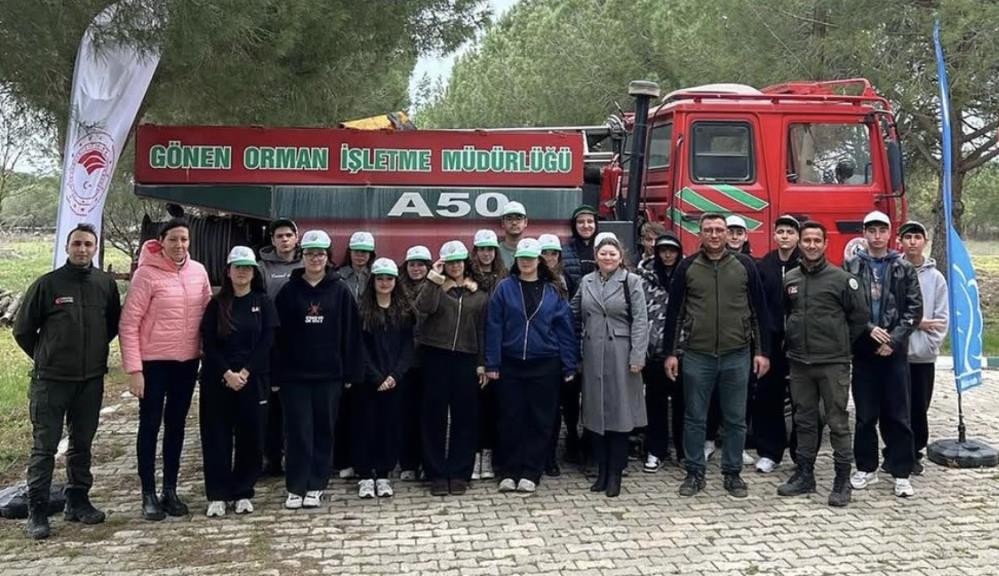 Gönen’de öğrencilere orman yangınlarına karşı farkındalık eğitimi verildi Balıkesir Orman Bölge Müdürlüğü tarafından, yaz tatili öncesinde öğrencilere yönelik