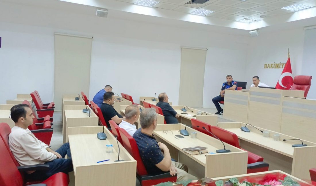 Gönen’de trafiğe düzen getirecek uygulama başlıyor Gönen Belediyesi’nde gerçekleştirilen market temsilcileriyle bilgilendirme toplantısında kamyon ve büyük