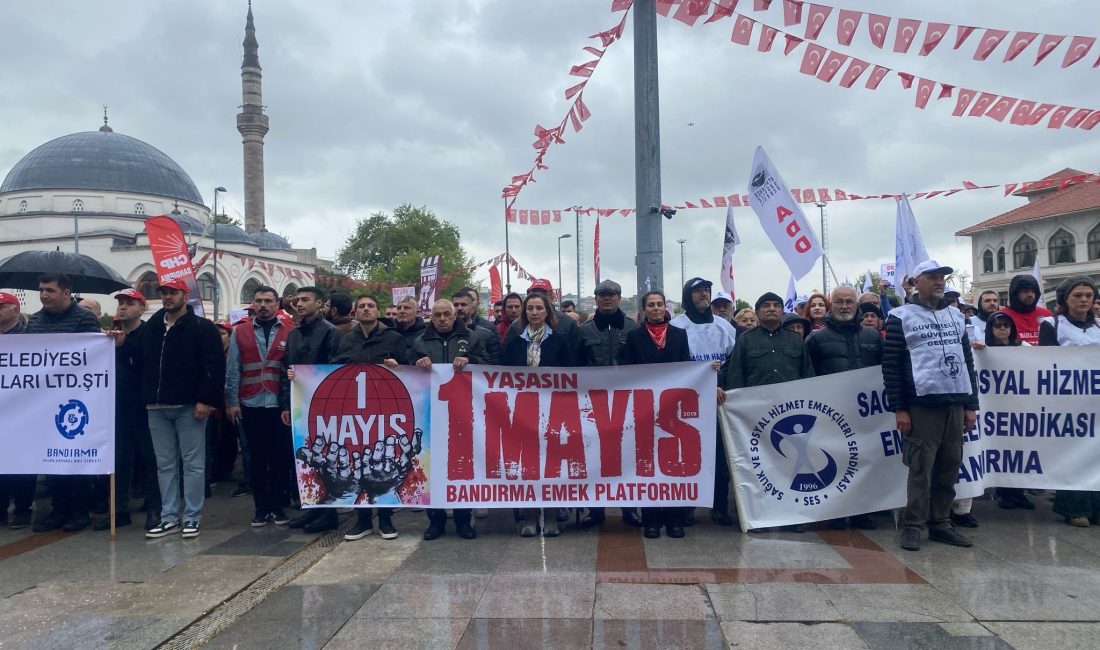 1 Mayıs Emek ve Dayanışma Günü kutlamaları kapsamında İDO iskelesi