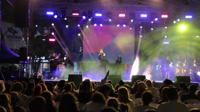 Bandırma Sahil Şenliği’nin beşinci günü müzik ve dansla renklenirken gecenin
