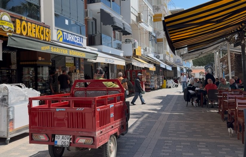 Avşa Adası’nda bayram hareketliliği başladı Avşa Adası’nda Kurban Bayramı öncesinde yoğunluk arttı. Tatilcilerin ilgisiyle birlikte