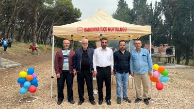 Bandırma’da “Aile Yılı” dolayısıyla gerçekleştirilen etkinlikte yüz boyama, ip atlama