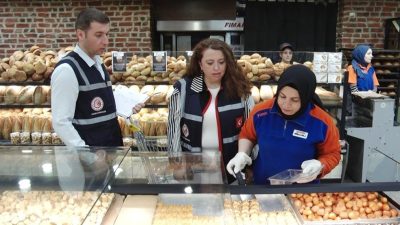 Ticaret Bakanlığı ekipleri, Kurban Bayramı öncesi Ankara’daki marketlerde temel gıda
