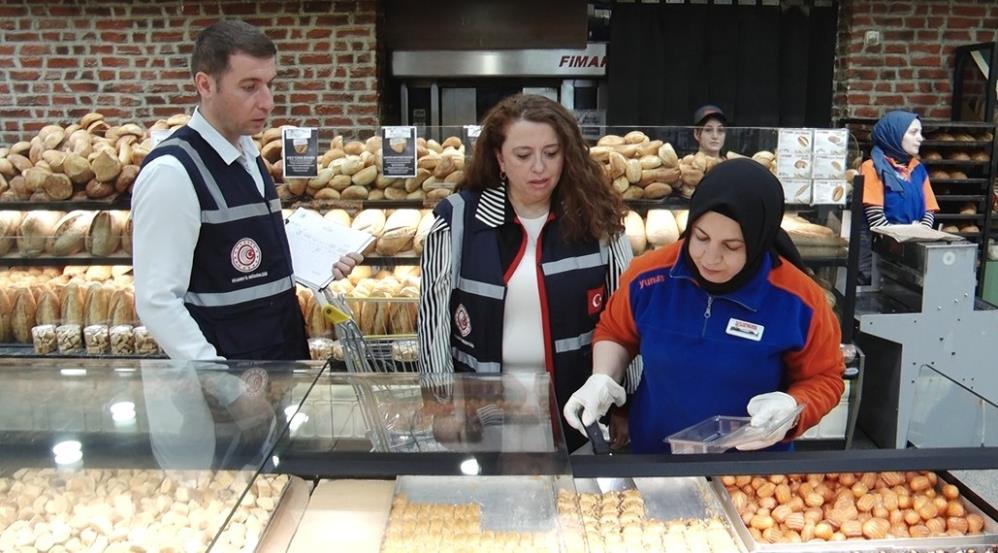Ticaret Bakanlığından Kurban Bayramı öncesi marketlerde denetim Ticaret Bakanlığı ekipleri, Kurban Bayramı öncesi Ankara’daki marketlerde temel gıda