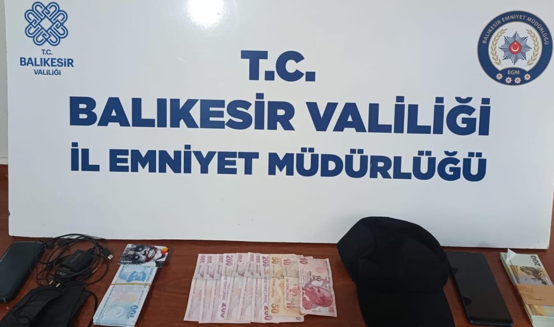 Telefonla dolandırıcılık girişimi polis operasyonuyla engellendi Bandırma’da kendisini “Emniyet Müdürü” olarak tanıtan şahsın yönlendirmesiyle bankadan para