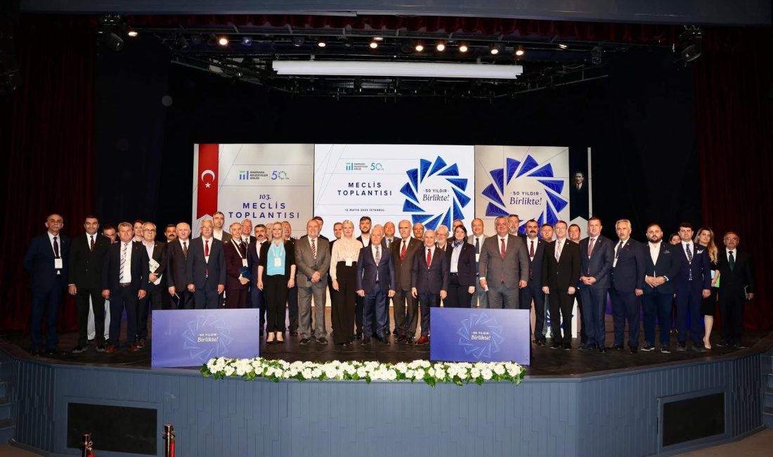 Erdek Belediye Başkanı Burhan Karışık, Marmara Belediyeler Birliği’nin 50’nci yıl