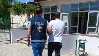 Burhaniye’de  polis ekiplerinin düzenlediği operasyonda, kasten öldürme suçundan aranan ve
