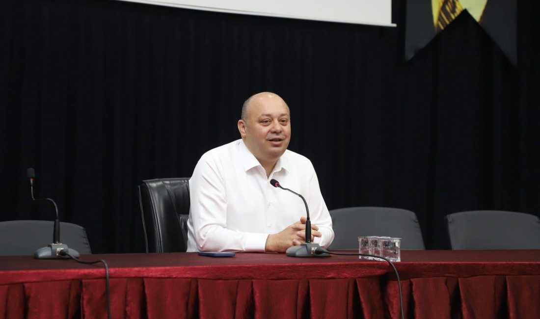 Gönen’de esnafla dayanışma vurgusu Gönen Belediye Başkan İbrahim Palaz, Şehir Parkı çevresindeki esnafı ziyaret