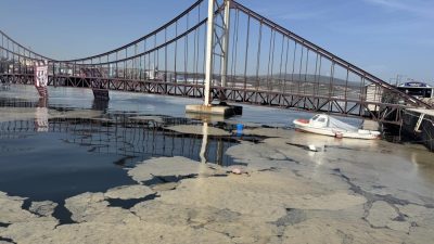 Bandırma ve Gönen ilçelerinde deniz yüzeyinde müsilaj görüldü. Marmara Denizi’nde