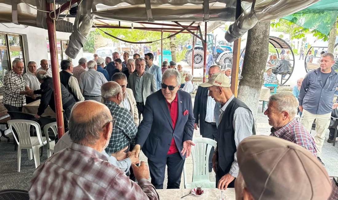 Bandırma Yeşilçomlu Mahallesi’nde hayır yemeği ve dualar paylaşıldı Yeşilçomlu Mahallesi’nde gerçekleşen hayır yemeğine Bandırma protokolü katılarak, yapılan hayrın