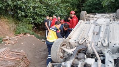 Kocapınar Mahallesi’nde meydana gelen trafik kazasında, araç içerisinde sıkışan sürücü