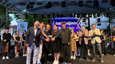 Sahil Şenlikleri’nin ikinci gününde Bandırmalı gençler dans gösterileri ve konserlerle