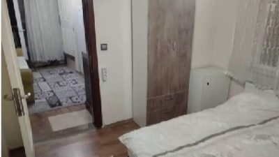 Denizli’de üniversite bölgesinde, dönüştürdüğü evinin üç odasını apart dairesi olarak