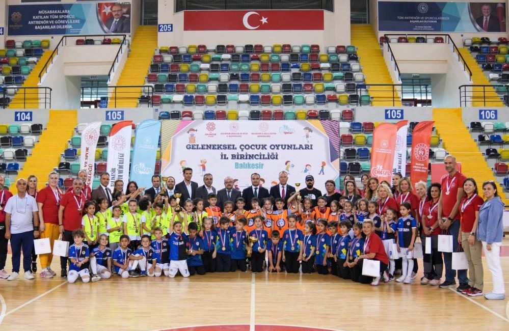 Balıkesir’de 48 bin 500 çocuk şenlikte buluştu Balıkesir Okul Sporları İl Tertip Komitesi koordinesinde düzenlenen ‘2024-2025 Eğitim