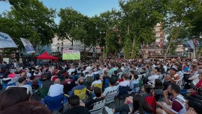 Teksüt Bandırmaspor’un play-off final maçı için Bandırma Cumhuriyet Meydanı’nda kurulan
