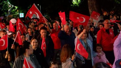 17 Mayıs Gençlik Yürüyüşü ve ardından düzenlenen konser, Susurluk’ta yüzlerce