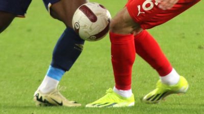 Türk futbolunda ekonomik sorunlar yaşayan kulüplerin, üst üste alt liglere