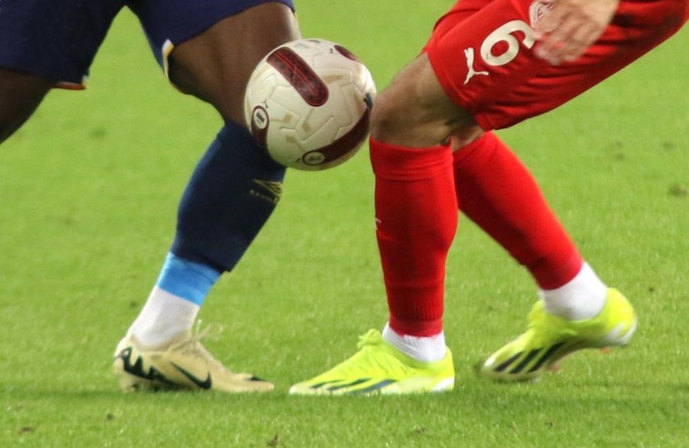 Türk futbolunda ekonomik sorunlar yaşayan kulüplerin, üst üste alt liglere