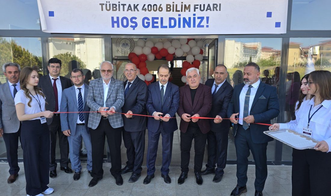 Bandırmalı öğrencilerden bilimsel proje sergisi Yavuz Sultan Selim Anadolu Lisesi’nde 4006-TÜBİTAK Bilim Fuarları kapsamında öğrencilerin