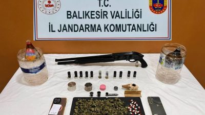 Susurluk’ta jandarma ekipleri tarafından düzenlenen uyuşturucu operasyonunda iki kişi gözaltına