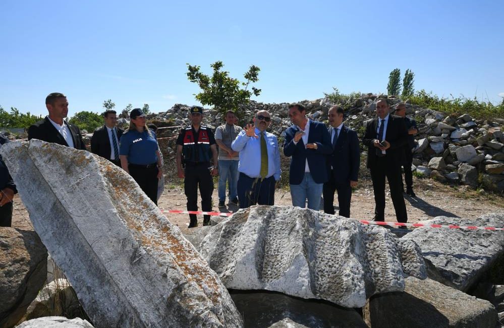Vali Ustaoğlu’ndan Kyzikos Kazı Evi’ne ziyaret Erdek’te bulunan Kyzikos Antik Kenti’ni ziyaret ederek, yürütülen kazı çalışmaları