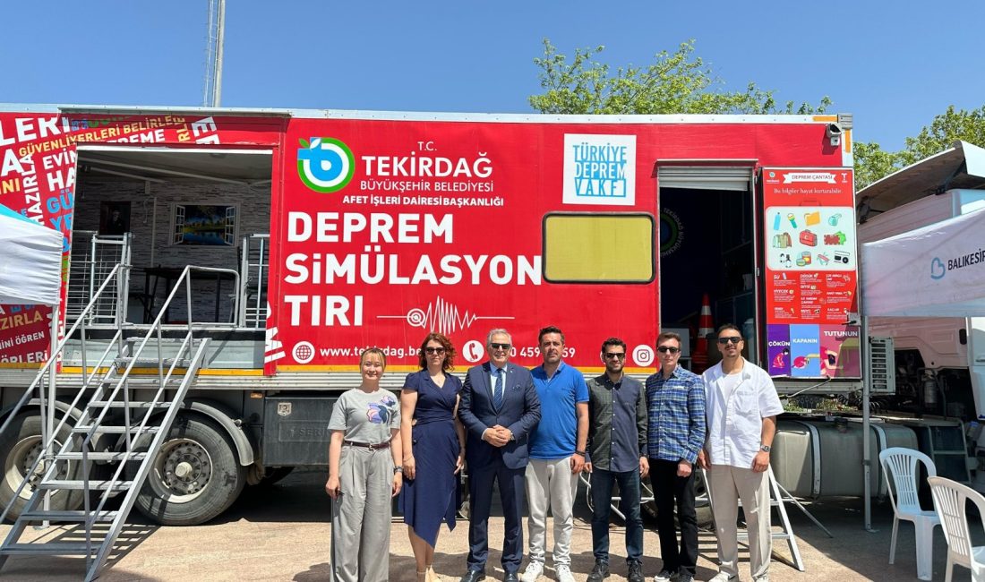Başkan Mirza, “Deprem Simülasyon Tırı”nı deneyimledi Bandırma Belediye Başkanı Dursun Mirza, Cumhuriyet Meydanı’nda kurulan Deprem Simülasyon