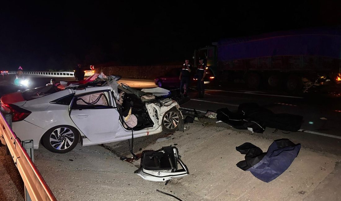 Bigadiç’te Kamyona çarpan otomobilde 2 kişi hayatını kaybetti Kurban Bayramı’nın arefe günü trafik kazası ile başladı. Bigadiç ilçesinde