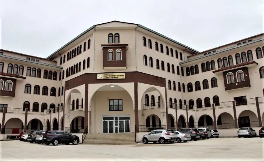 Bandırma ŞMG Lisesi hakkında tatil iddiaları yalanlandı Balıkesir Valiliği, Bandırma Şehit Mehmet Günenç Anadolu Lisesi’nde çiçek hastalığı