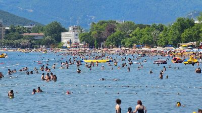 Erdek, Kurban Bayramı tatilinde tatilcilerin akınına uğradı. Yurt içinden ve