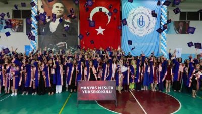 Bandırma Onyedi Eylül Üniversitesi Manyas Meslek Yüksekokulu mezuniyet töreninde duygusal