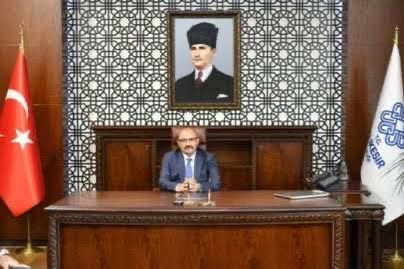 Ustaoğlu’ndan Babalar Günü mesajı Balıkesir Valisi İsmail Ustaoğlu, Babalar Günü mesajında, başta şehit babaları