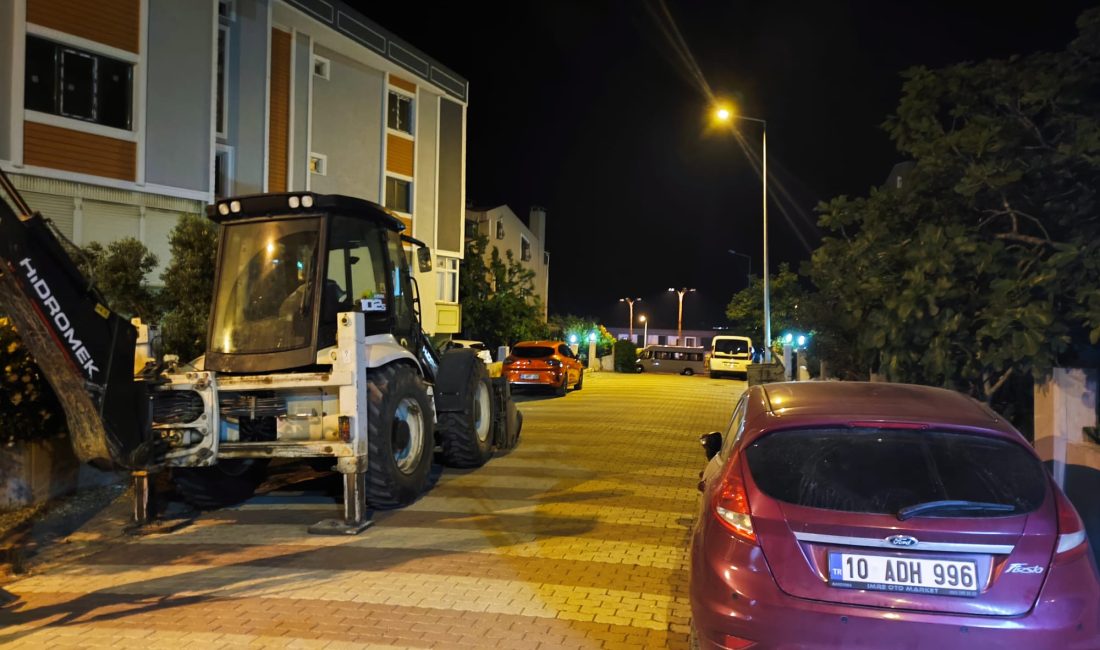 Bandırmalı vatandaşlar tehlike yaratan sokağa çözüm bekliyor Bandırma Hacı Yusuf Mahallesi Adalet Caddesi üzerinde Rüzgârgülü Sitesi girişinde