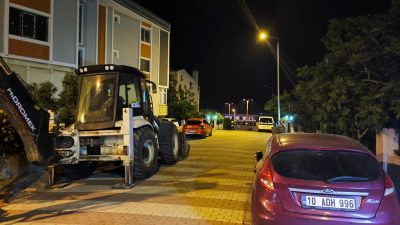 Bandırma Hacı Yusuf Mahallesi Adalet Caddesi üzerinde Rüzgârgülü Sitesi girişinde
