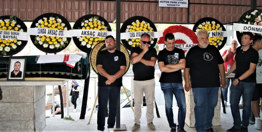 Ayvalık’ta genç iş insanı Murat Ustalı gözyaşlarıyla son yolculuğuna uğurlandı Ayvalık’ta, geçirdiği trafik kazasında hayatını kaybeden 36 yaşındaki genç iş