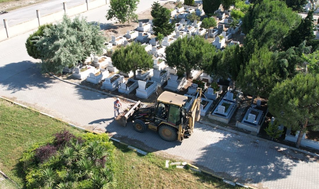Bandırma Belediyesi’nden bayram öncesi mezarlık temizliği Bandırma Belediyesi ekipleri, Kurban Bayramı öncesinde kent genelindeki mezarlıklarda temizlik