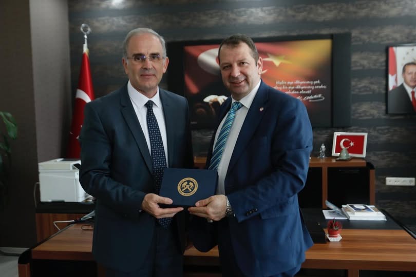 MTA Bölge Müdürü Özgüç’ten Rektör Boz’a Ziyaret MTA Kuzeybatı Anadolu Bölge Müdürü Özgür Özgüç, Bandırma Onyedi Eylül