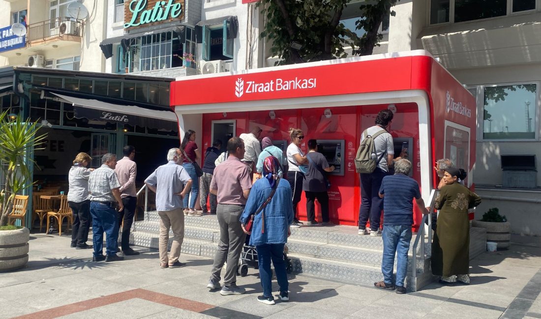 Kurban Bayramı öncesi emeklilere yatırılan 4 bin liralık ikramiye Bandırma’daki