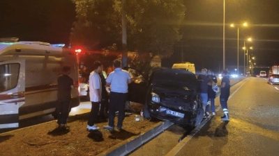 Akçapınar Mahallesi mevkiinde tır ile otomobilin çarpıştığı trafik kazasında 2