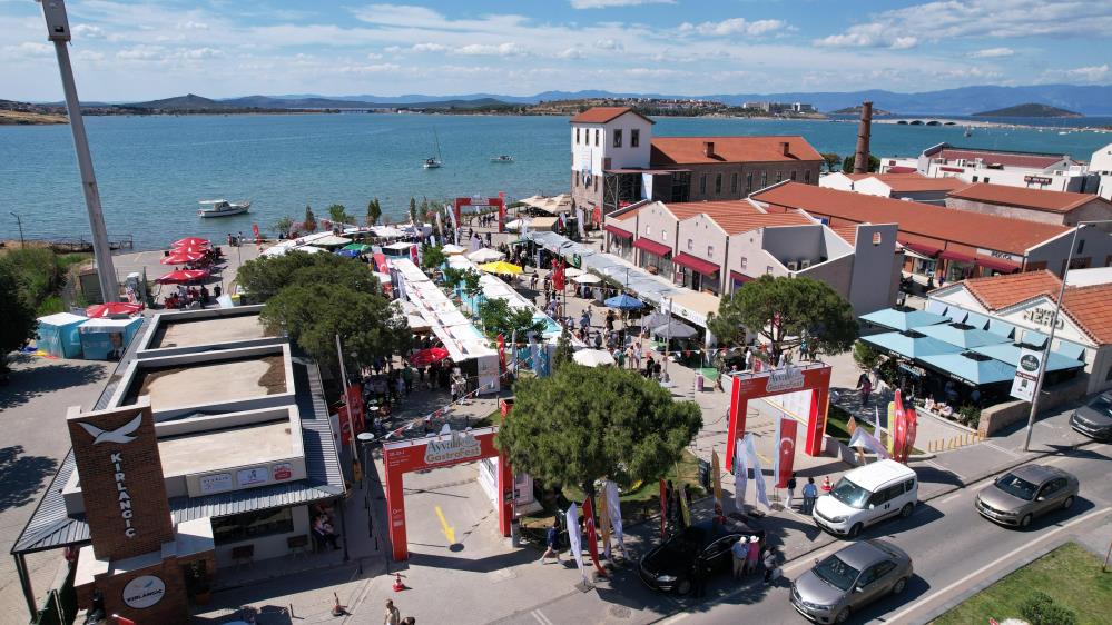 Ayvalık mutfağı ilk kez GastroFest ile dünyaya açıldı Ayvalık mutfağı ilk kez GastroFest ile dünyaya açıldı. Yerli ve