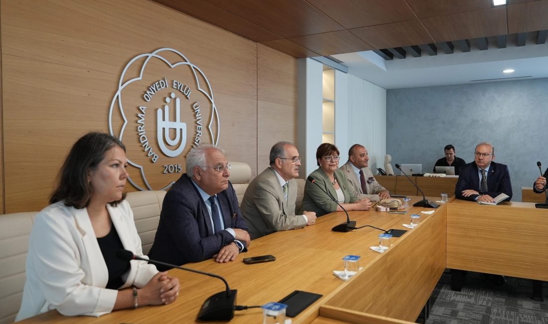 BANÜ, “Kurumsal Akreditasyon” için harekete geçti Kurumsal Akreditasyon başvurusunu tamamlayan Bandırma Onyedi Eylül Üniversitesi, Hacettepe Üniversitesi’nden